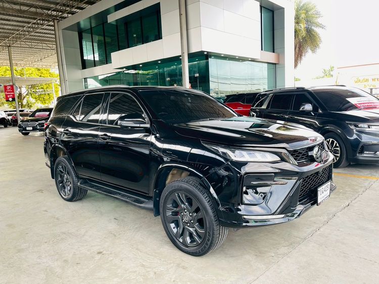 Toyota Fortuner 2022 2.8 GR Sport 4WD Utility-car ดีเซล ไม่ติดแก๊ส เกียร์อัตโนมัติ ดำ รูปที่ 2