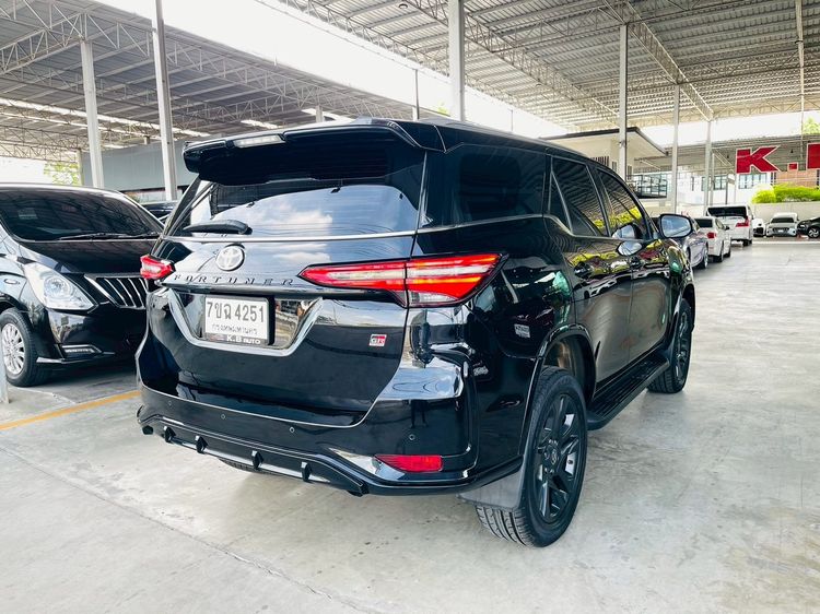 Toyota Fortuner 2022 2.8 GR Sport 4WD Utility-car ดีเซล ไม่ติดแก๊ส เกียร์อัตโนมัติ ดำ รูปที่ 4