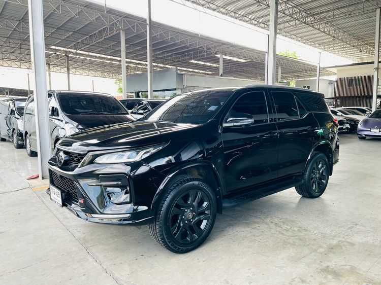 Toyota Fortuner 2022 2.8 GR Sport 4WD Utility-car ดีเซล ไม่ติดแก๊ส เกียร์อัตโนมัติ ดำ
