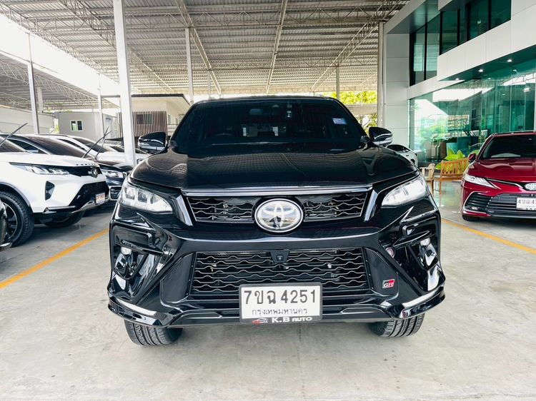 Toyota Fortuner 2022 2.8 GR Sport 4WD Utility-car ดีเซล ไม่ติดแก๊ส เกียร์อัตโนมัติ ดำ รูปที่ 3
