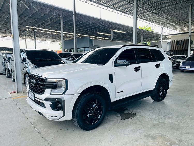 รถ Ford Everest 2.0 Turbo Titanium Sport สี ขาว