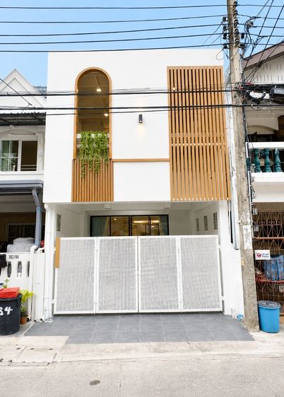 ++ Vาย ทาวน์เฮ้าส์รีโนเวทใหม่ ทำเลทอง พร้อมอยู่ ลาดพร้าว 87