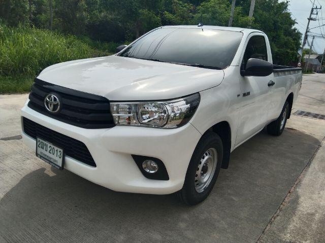 รถ Toyota Hilux Revo 2.4 J สี ขาว