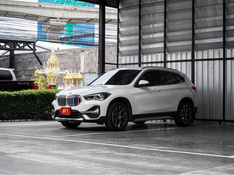 รถ BMW X1 2.0 sDrive18d xLine สี ขาว
