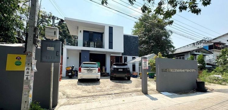 ขายบ้านเดี่ยว 2 ชั้นพร้อมที่ดิน 67 ตรว. พร้อมอยู่ ซ.อ่อนนุช 22 ใกล้บิ๊กซีอ่อนนุชและแนวรถไฟฟ้า BTS สถานีอ่อนนุช