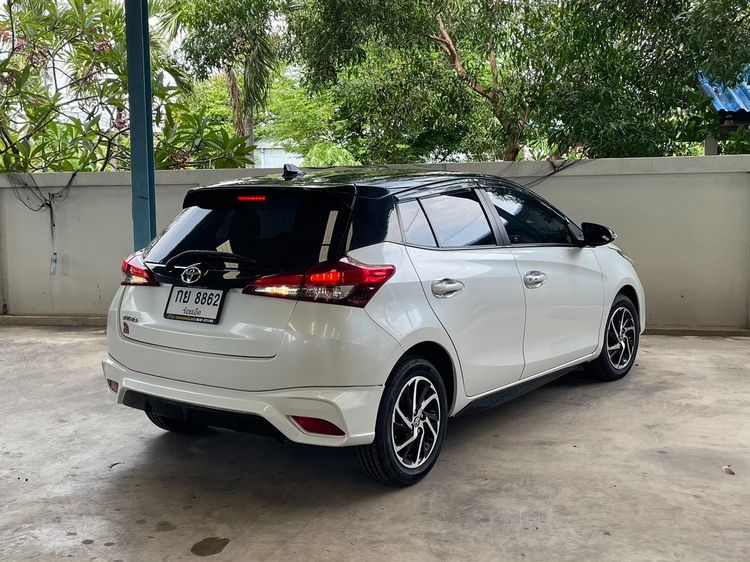 Toyota Yaris 2020 1.2 Sport Premium Sedan เบนซิน ไม่ติดแก๊ส เกียร์อัตโนมัติ ขาว รูปที่ 2