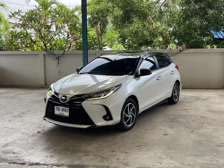 รถ Toyota Yaris 1.2 Sport Premium สี ขาว