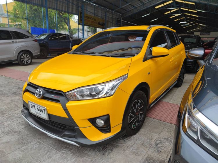 รถ Toyota Yaris 1.2 TRD Sportivo สี เหลือง