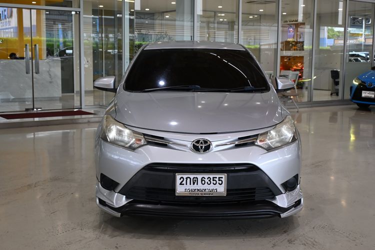 รถ Toyota Vios 1.5 E สี บรอนซ์เงิน