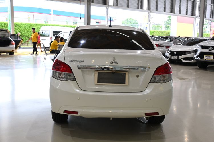 Mitsubishi Attrage 2014 1.2 GLX Sedan เบนซิน ไม่ติดแก๊ส เกียร์อัตโนมัติ ขาว รูปที่ 4