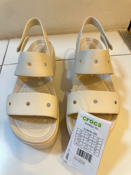 รองเท้าผู้หญิง crocs