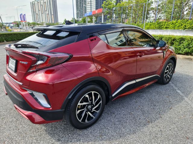 รถ Toyota C-HR 1.8 HV Hi สี แดง