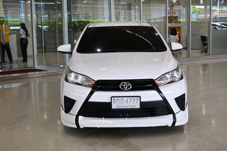 รถ Toyota Yaris 1.2 J สี ขาว