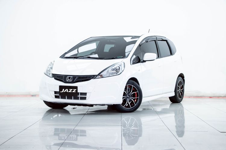 รถ Honda Jazz 1.5 S สี ขาว