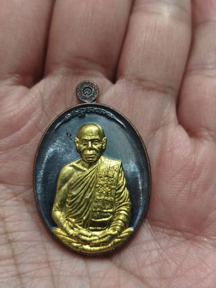 เหรียญเสาร์ ๕ มหาปราบ หลวงปู่สิน วัดละหารใหญ่ เนื้อนวะหน้ากากทองพระประธาน

