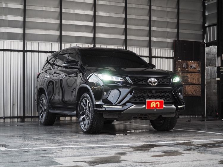 Toyota Fortuner 2022 2.8 Legender 4WD Utility-car ดีเซล ไม่ติดแก๊ส เกียร์อัตโนมัติ ดำ รูปที่ 3