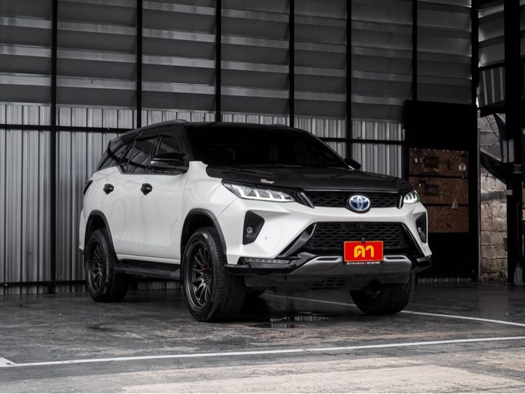 Toyota Fortuner 2021 2.4 Legender Utility-car ดีเซล ไม่ติดแก๊ส เกียร์อัตโนมัติ ขาว รูปที่ 3