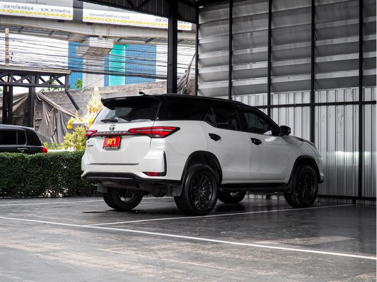 Toyota Fortuner 2021 2.4 Legender Utility-car ดีเซล ไม่ติดแก๊ส เกียร์อัตโนมัติ ขาว รูปที่ 4
