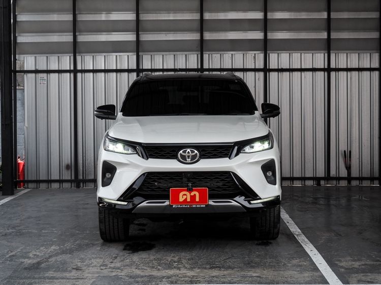 Toyota Fortuner 2021 2.4 Legender Black Top 4WD Utility-car ดีเซล ไม่ติดแก๊ส เกียร์อัตโนมัติ ขาว รูปที่ 2