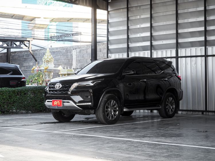 รถ Toyota Fortuner 2.4 V 4WD สี ดำ