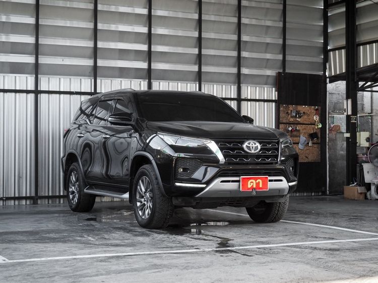 Toyota Fortuner 2021 2.4 V 4WD Utility-car ดีเซล ไม่ติดแก๊ส เกียร์อัตโนมัติ ดำ รูปที่ 3