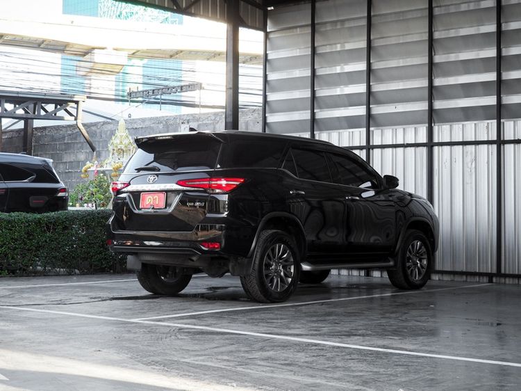 Toyota Fortuner 2021 2.4 V 4WD Utility-car ดีเซล ไม่ติดแก๊ส เกียร์อัตโนมัติ ดำ รูปที่ 4