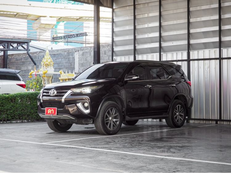 รถ Toyota Fortuner 2.8 V 4WD สี น้ำตาล