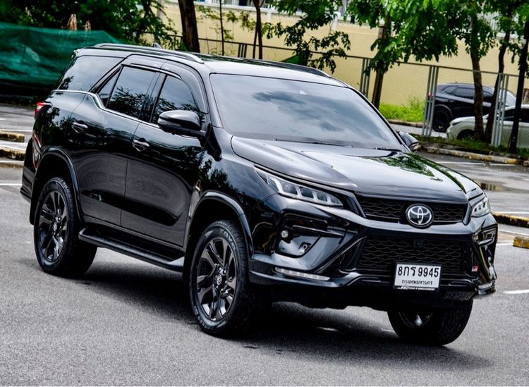 Toyota Fortuner 2024 2.8 V TRD Sportivo II Black Top 4WD Utility-car ดีเซล ไม่ติดแก๊ส เกียร์อัตโนมัติ ดำ รูปที่ 3