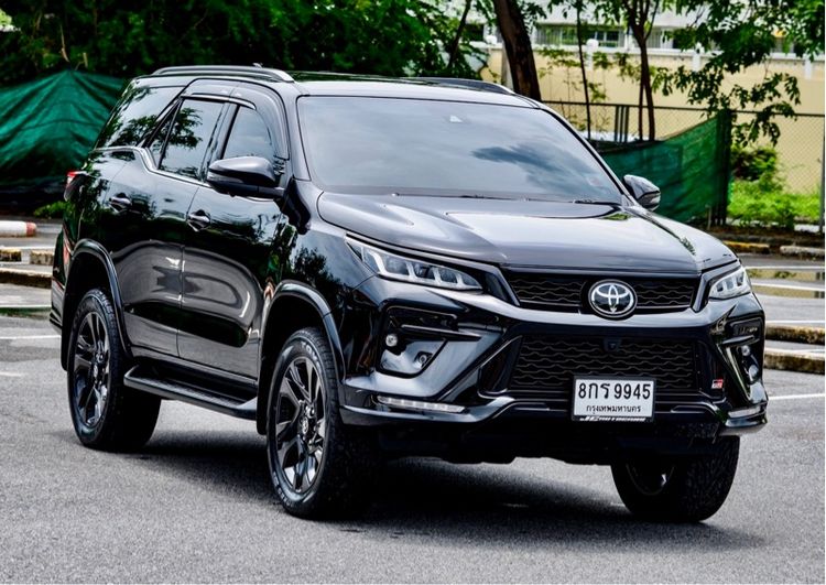 Toyota Fortuner 2024 2.8 V TRD Sportivo II Black Top 4WD Utility-car ดีเซล ไม่ติดแก๊ส เกียร์อัตโนมัติ ดำ