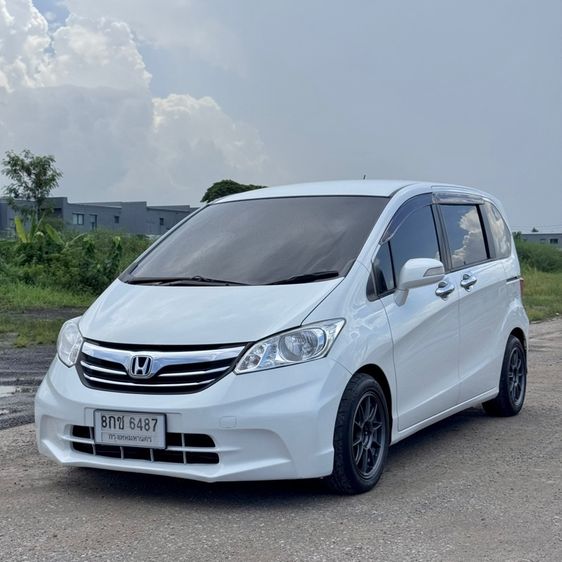 รถ Honda Freed 1.5 EL สี ขาว