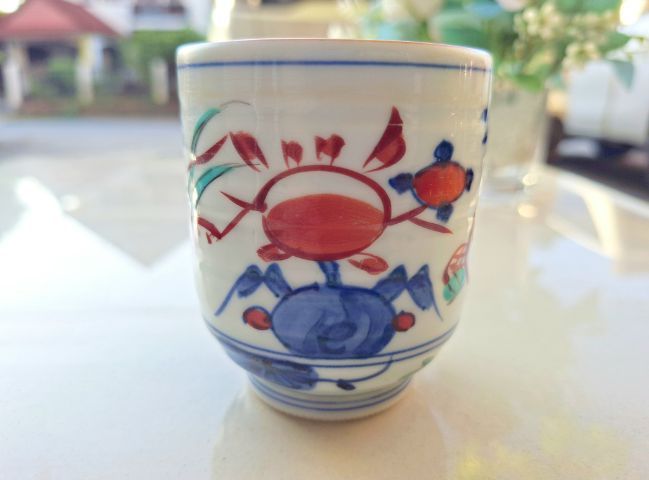 เซรามิคเก่า Authentic Japanese Porcelain Yunomi Cup - Hand-painted Aka-e Style Shrimp and Crab