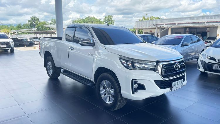รถ Toyota Hilux Revo 2.4 Prerunner E สี ขาว