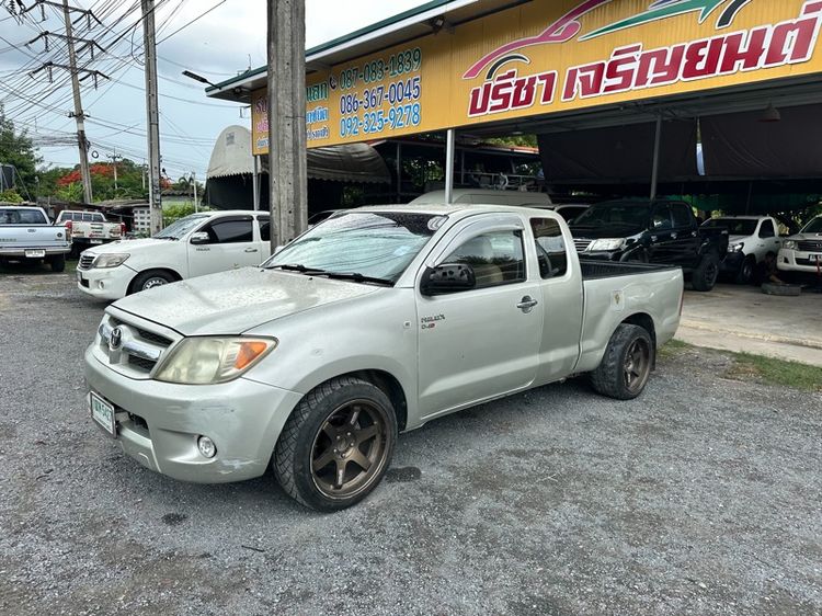 รถ Toyota Hilux Vigo 2.5 E สี บรอนซ์เงิน
