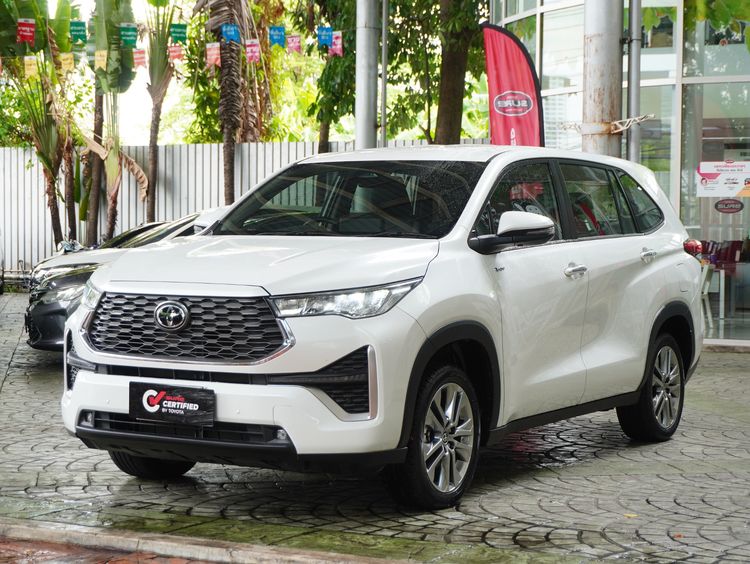 รถ Toyota Innova 2.0 Zenix HEV Smart สี ขาว