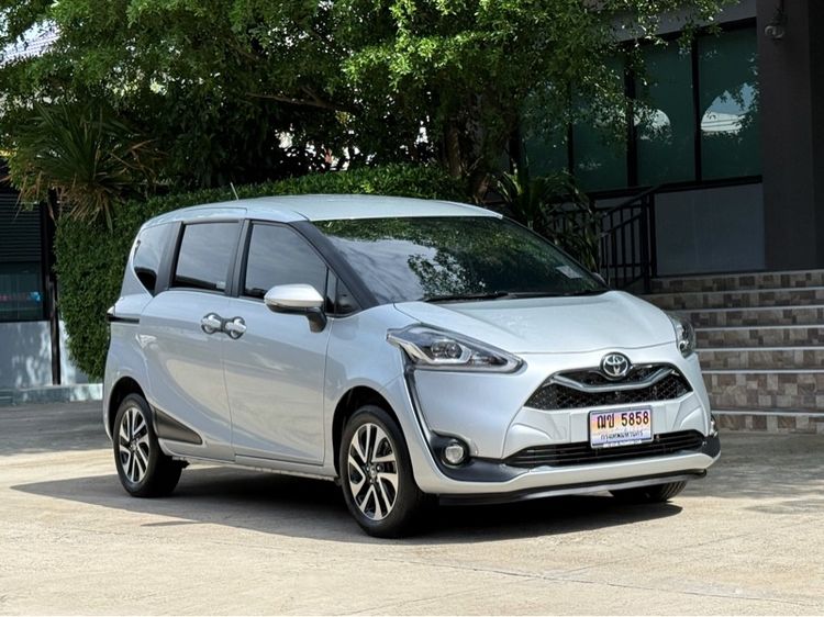 Toyota Sienta 2022 1.5 V Utility-car เบนซิน ไม่ติดแก๊ส เกียร์อัตโนมัติ บรอนซ์เงิน