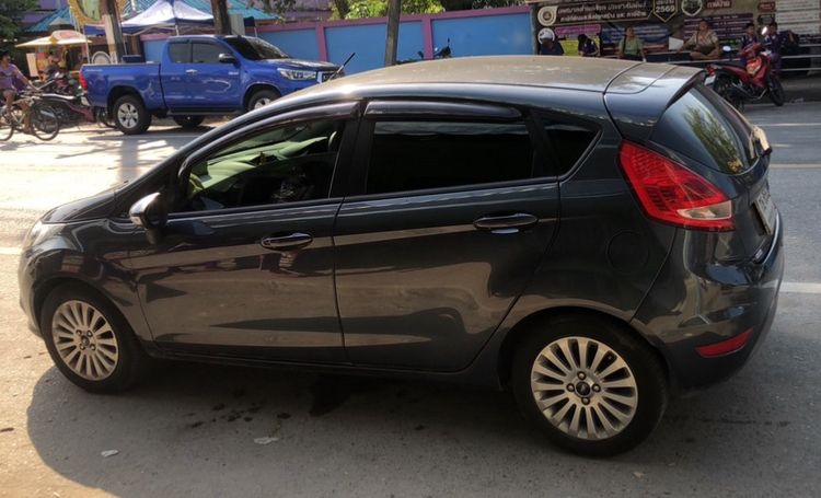 รถ Ford Fiesta 1.6 Trend สี เทา