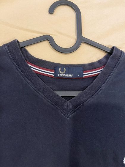 Fred Perry V-Neck Tee Navy Minimal Logo 🖤 รูปที่ 5