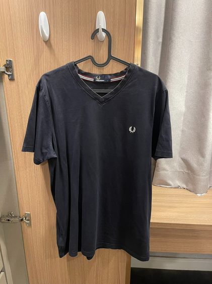 อื่นๆ เสื้อทีเชิ้ต ดำ แขนสั้น Fred Perry V-Neck Tee Navy Minimal Logo 🖤
