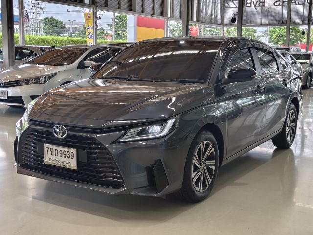 Toyota Yaris ATIV 2023 1.2 Premium Luxury Sedan เบนซิน ไม่ติดแก๊ส เกียร์อัตโนมัติ เทา รูปที่ 3