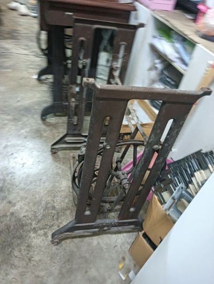ขายขาจักรโต๊ะพร้อมจักรเก่า  4  ตัว  ตัวละ2000 บาท รูปที่ 2