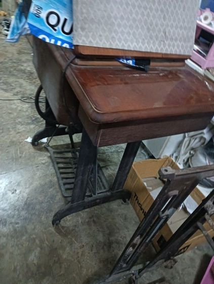 ขายขาจักรโต๊ะพร้อมจักรเก่า  4  ตัว  ตัวละ2000 บาท