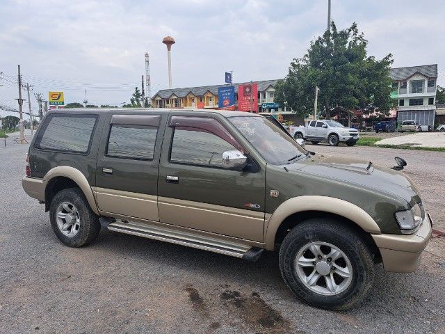 รถ Isuzu Trooper 3.2 XS 4WD สี บรอนซ์ทอง