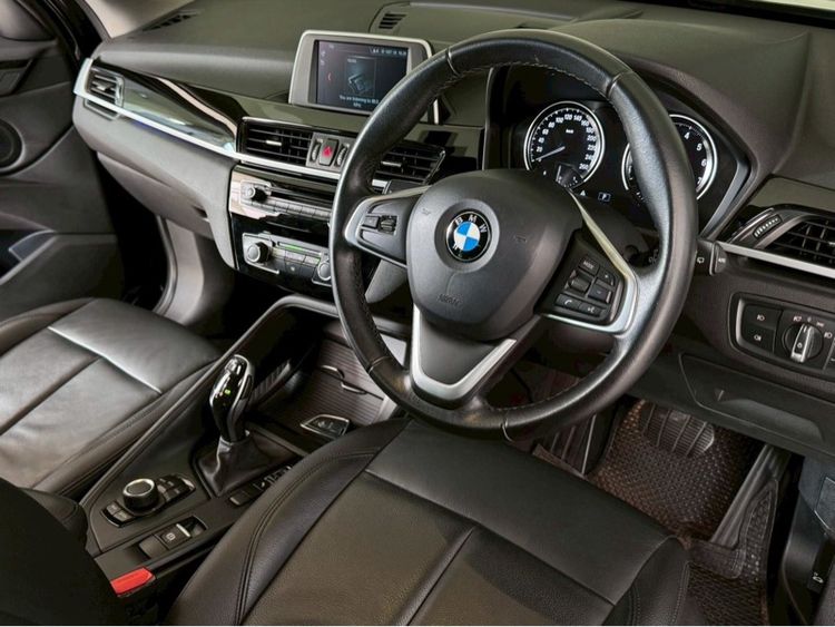 BMW X1 2021 1.5 sDrive18i Iconic Utility-car เบนซิน ไม่ติดแก๊ส เกียร์อัตโนมัติ ดำ รูปที่ 4