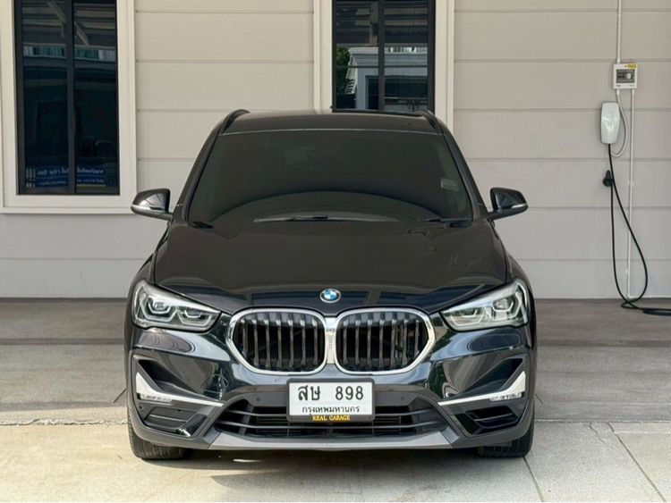 BMW X1 2021 1.5 sDrive18i Iconic Utility-car เบนซิน ไม่ติดแก๊ส เกียร์อัตโนมัติ ดำ รูปที่ 2
