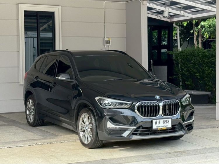 BMW X1 2021 1.5 sDrive18i Iconic Utility-car เบนซิน ไม่ติดแก๊ส เกียร์อัตโนมัติ ดำ รูปที่ 3