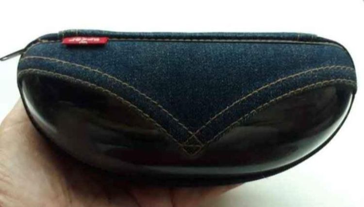 กล่องใส่แว่นตางาน Levis 150 บาทรวมส่ง