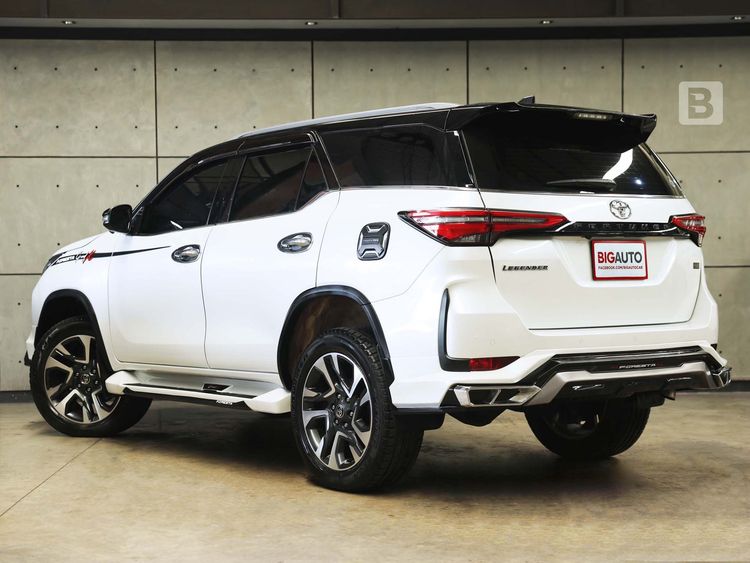 Toyota Fortuner 2023 2.4 Legender Black Top Utility-car ดีเซล ไม่ติดแก๊ส เกียร์อัตโนมัติ ขาว รูปที่ 4