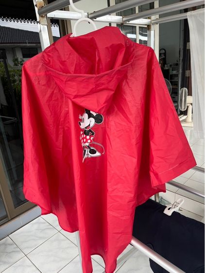 ฝตมาแล้วววว เสื้อกันฝนชายสวย สายแฟ แบบครอบครัว สีสดใส สีเหลืองของเด็ก สีแดงของผู้ใหญ่และ เหม