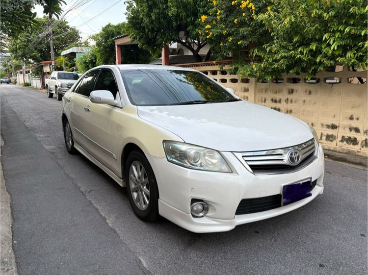 รถ Toyota Camry 2.4 Hybrid สี ขาว