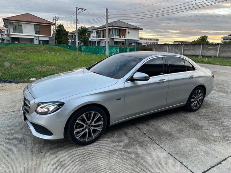 รถ Mercedes-Benz E-Class E300e สี บรอนซ์เงิน